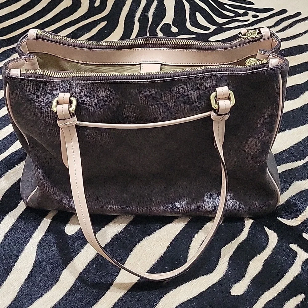 Coach Peyton Jordan Double Zip Carryall | Signature Monogram | F26187